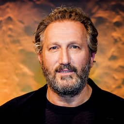 Acteur Marcel Musters 'overdonderd' nu hij schuldenvrij is na Instagram-actie