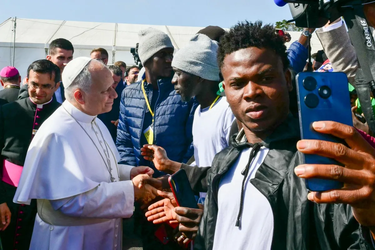 Plane trouble delays pope's return after migrant-focused Spain visit