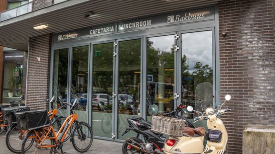 Zes ruiten vernield bij cafetaria, eigenaresse doet aangifte