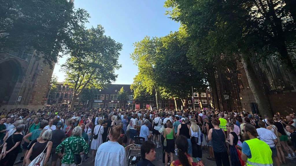 Honderden mensen in Utrecht herdenken Pride-aanslag Berlijn