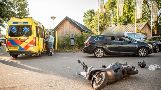 Botsing tussen auto en scooter