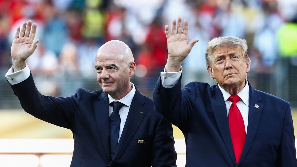 29/7 in Nieuwsuur: Vercommercialisering FIFA • Problemen met de beer