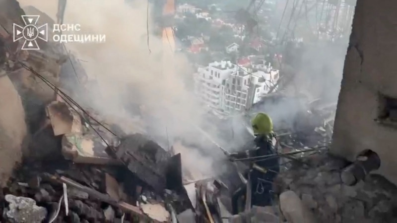 Russian Strikes Kill 9 Across Ukraine, As Zelenskyy Offers To Meet Putin At Miami G20