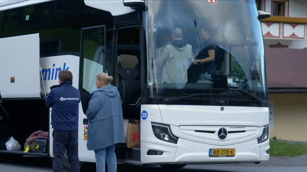 13 passagiers busongeluk Zwitserland terug in Nederland